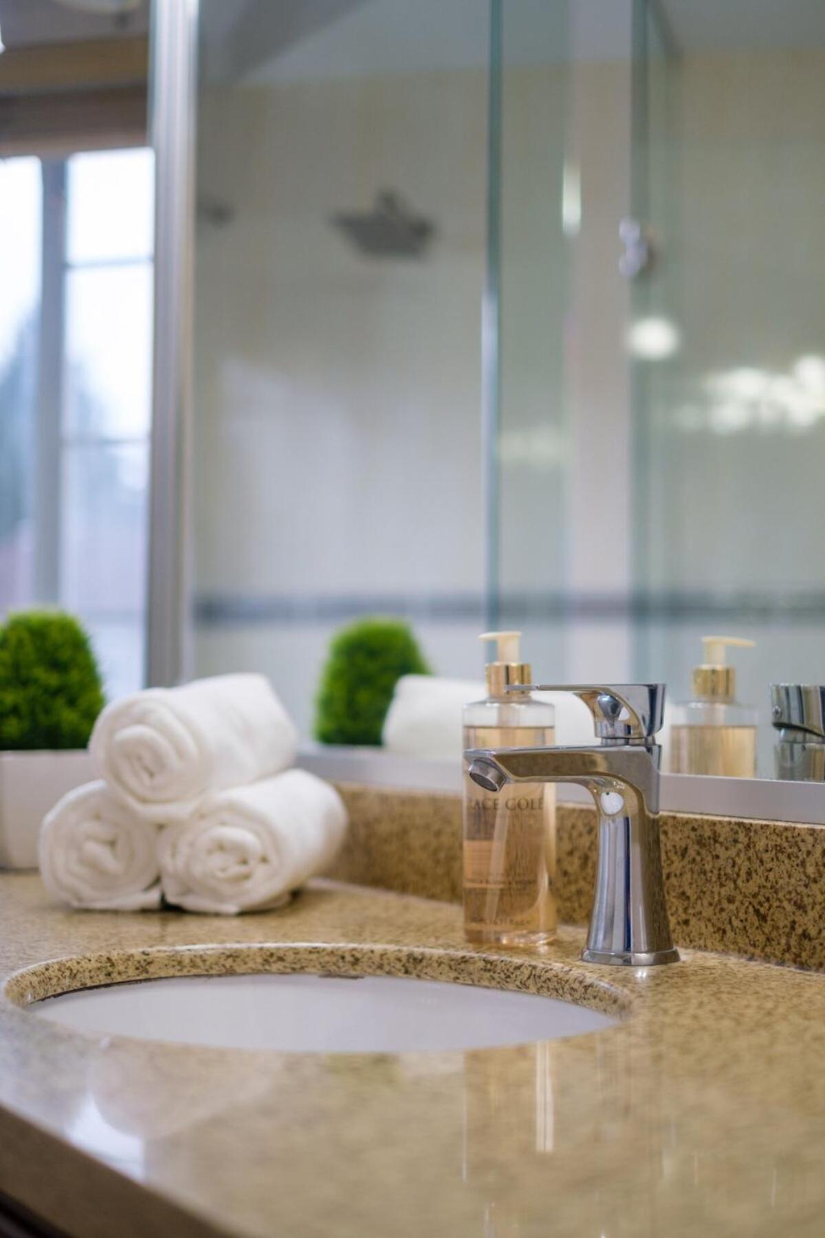 Spacious 4Br W Ensuites Mins To Downtown Yvr Ubc Vancouver Exteriér fotografie