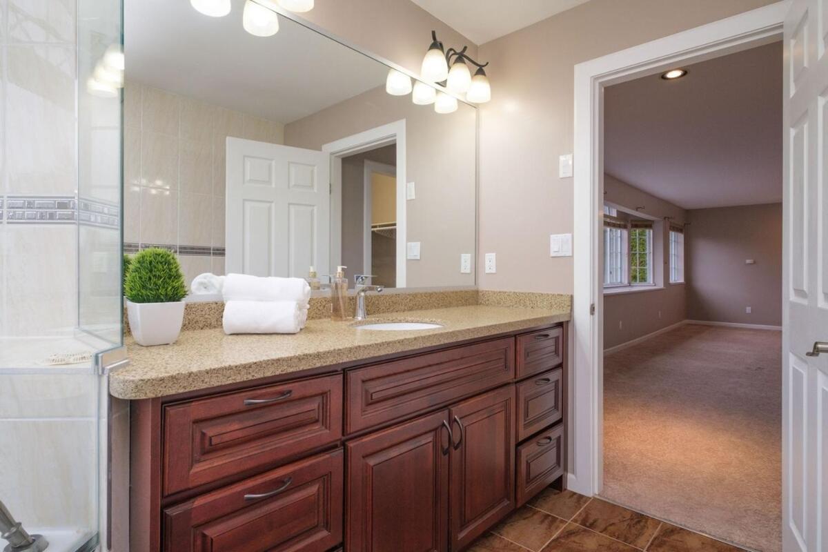 Spacious 4Br W Ensuites Mins To Downtown Yvr Ubc Vancouver Exteriér fotografie