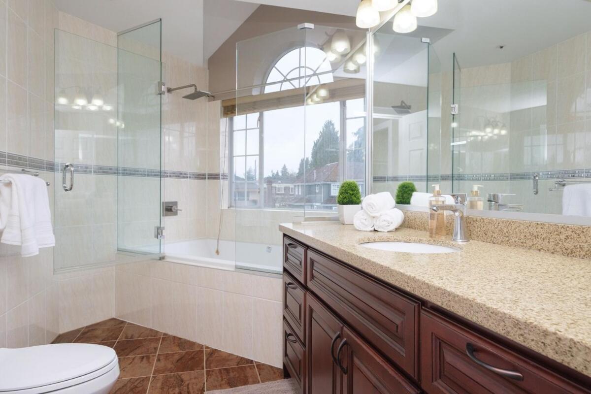 Spacious 4Br W Ensuites Mins To Downtown Yvr Ubc Vancouver Exteriér fotografie